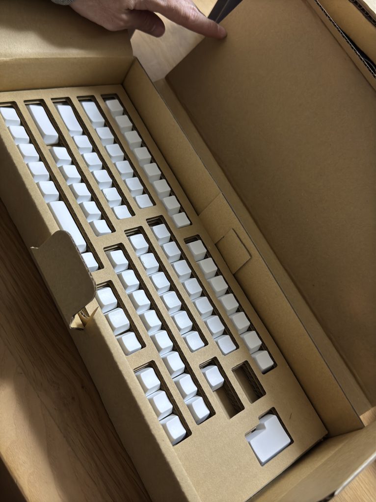 無刻印キーキャップの開封の様子